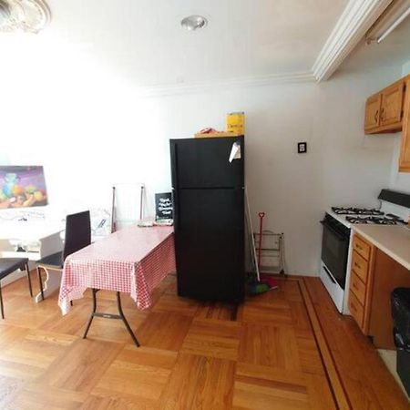 Ferienwohnung Fawlty Towers In Williamsburg New York Exterior foto