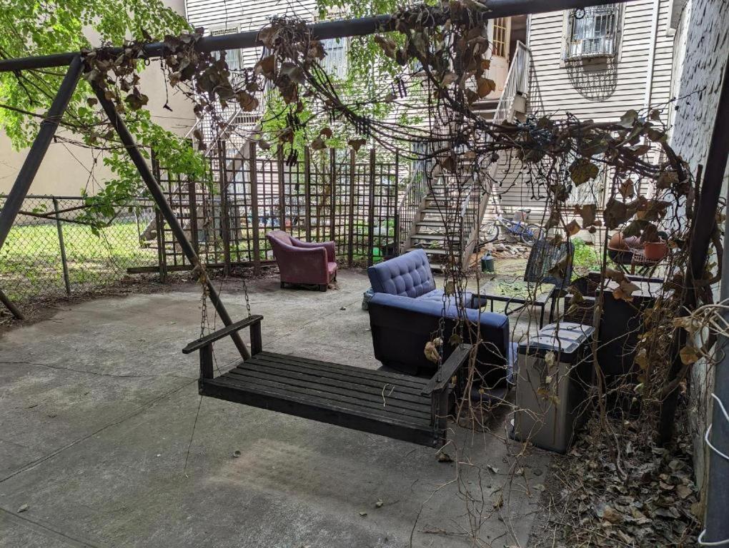 Ferienwohnung Fawlty Towers In Williamsburg New York Exterior foto
